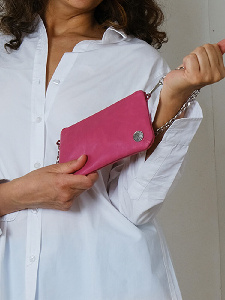 The Partout is a small genuine leather clutch bag that be carried around your shoulder or around your wrist.