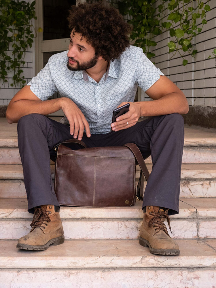 Off to work is Makladwali’s take on the classic messenger bag. It has a compartment for your computer, documents and all your belongings.